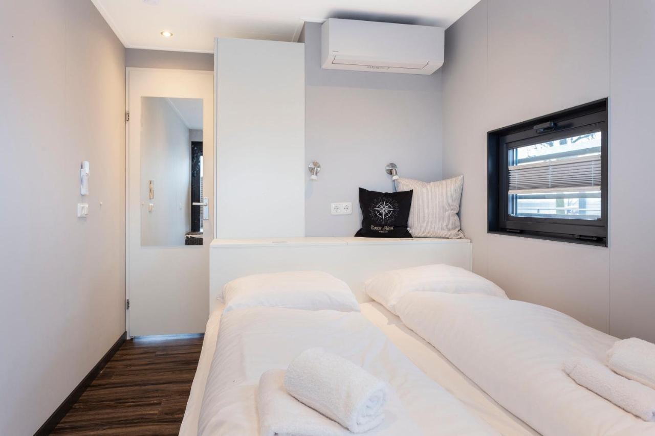 Welcome In - Houseboat 'Elysium' Met Eigen Aanlegsteiger Sneek - Offingawier المظهر الخارجي الصورة