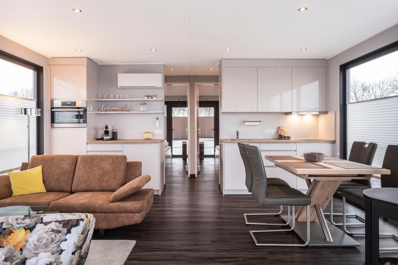 Welcome In - Houseboat 'Elysium' Met Eigen Aanlegsteiger Sneek - Offingawier المظهر الخارجي الصورة