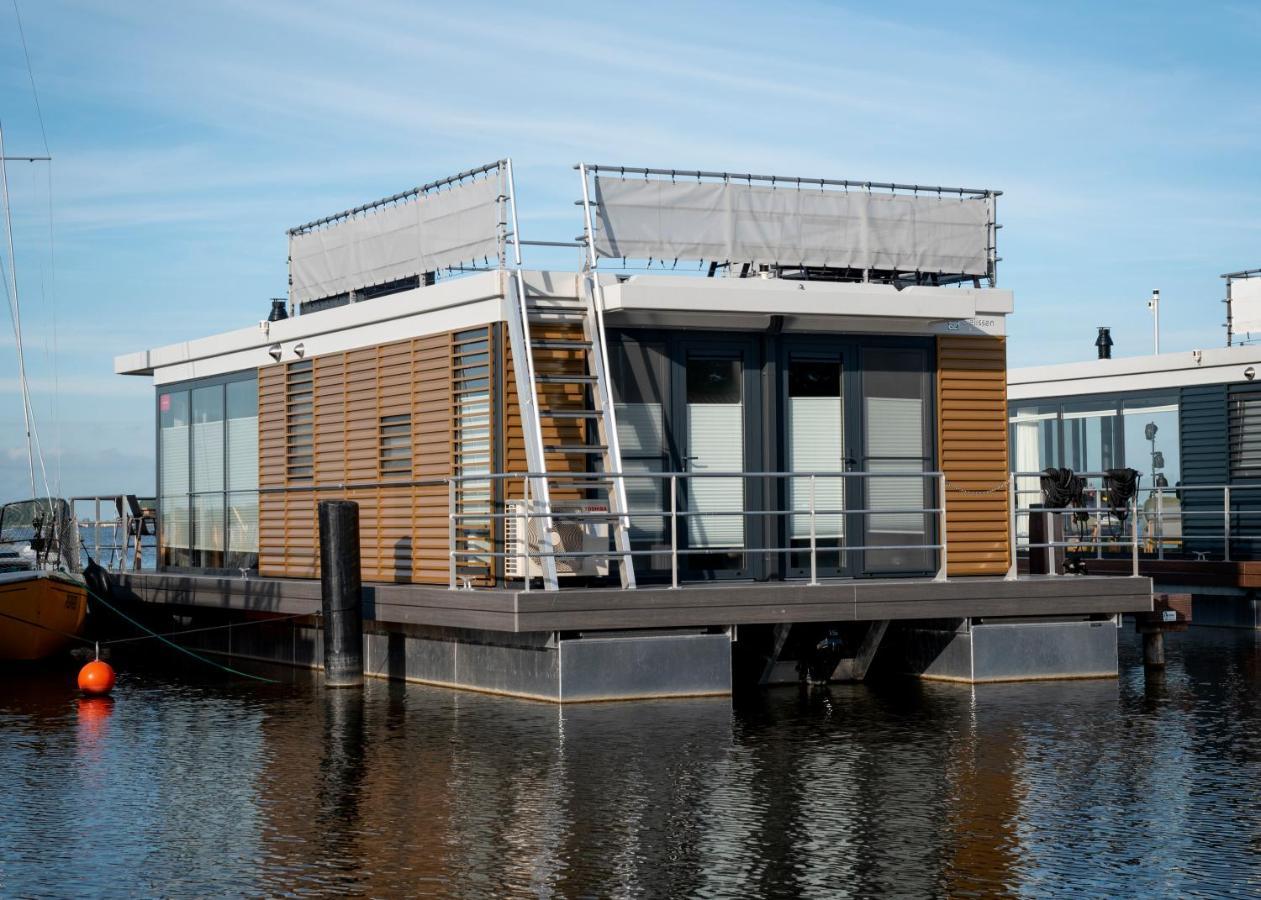 Welcome In - Houseboat 'Elysium' Met Eigen Aanlegsteiger Sneek - Offingawier المظهر الخارجي الصورة