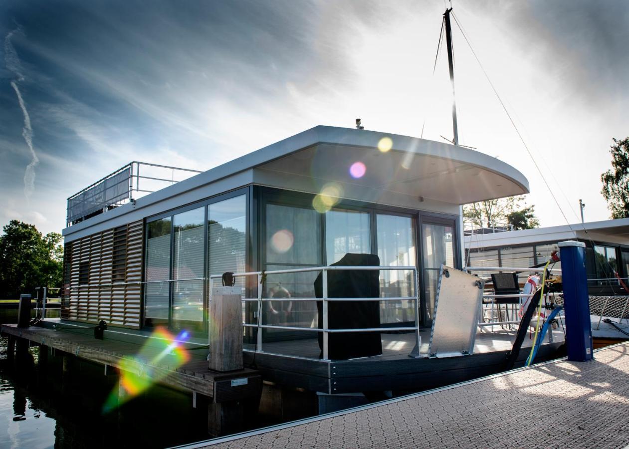 Welcome In - Houseboat 'Elysium' Met Eigen Aanlegsteiger Sneek - Offingawier المظهر الخارجي الصورة