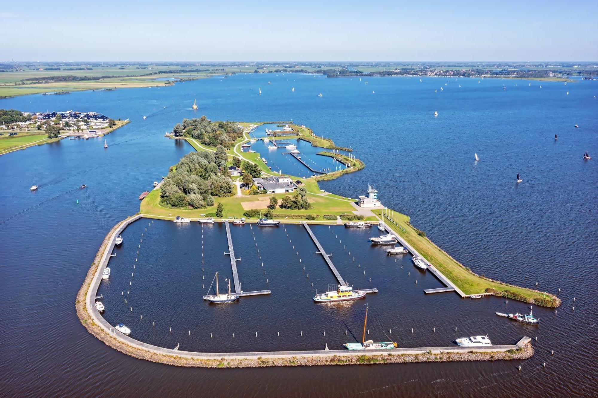 Welcome In - Houseboat 'Elysium' Met Eigen Aanlegsteiger Sneek - Offingawier المظهر الخارجي الصورة
